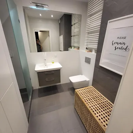 아파트 Modern With Sunny Terrace Chopin Airport 바르샤바